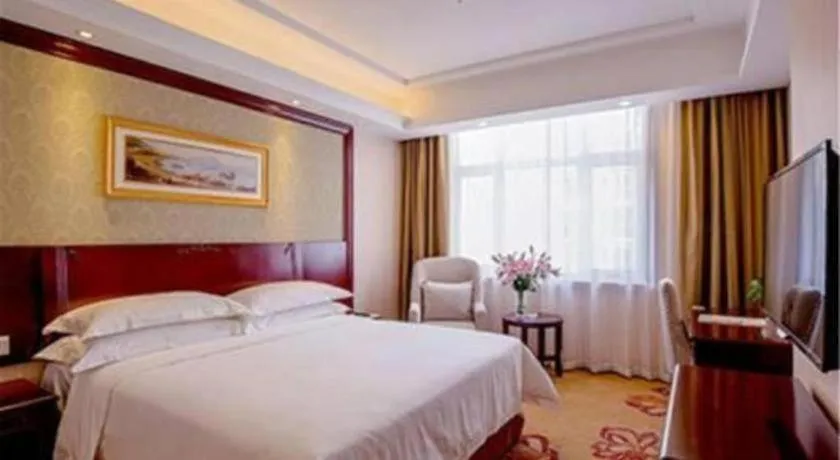 Bed in Vienna International Hotel Guangzhou Baiyun Dayuanli Plaza