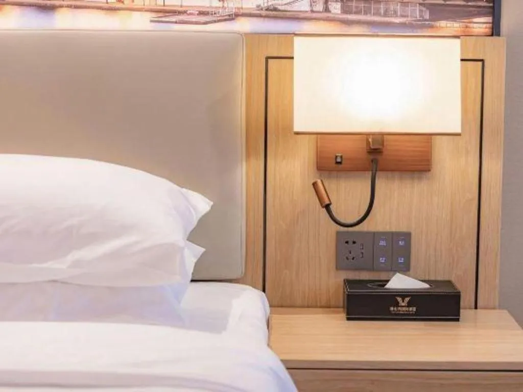 Bed in Vienna International Hotel Guangzhou Baiyun Dayuanli Plaza