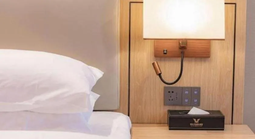 Bed in Vienna International Hotel Guangzhou Baiyun Dayuanli Plaza