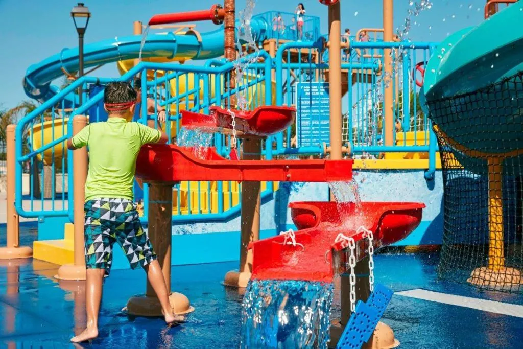 Courtyard by Marriott Anaheim Theme Park Entrance