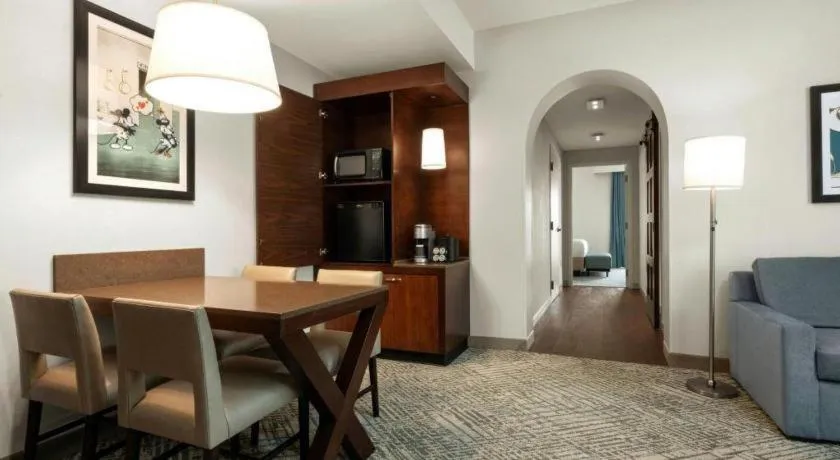 Courtyard by Marriott Anaheim Theme Park Entrance