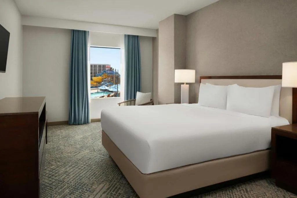 Bed in Courtyard by Marriott Anaheim Theme Park Entrance