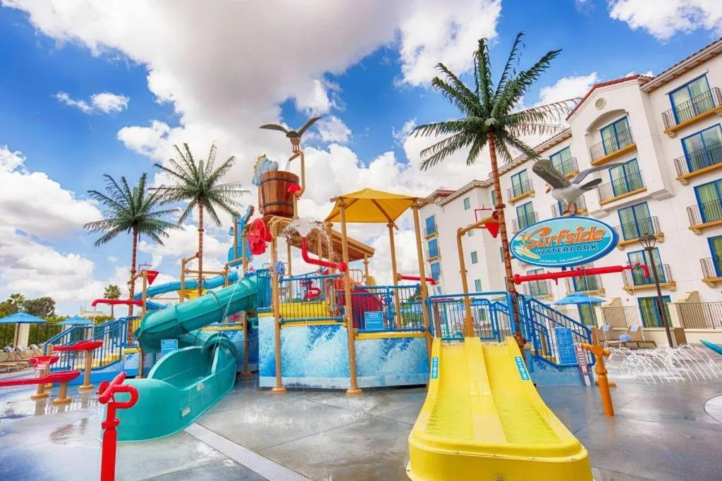 Courtyard by Marriott Anaheim Theme Park Entrance