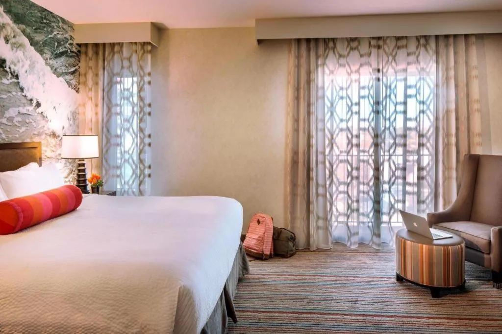 Bed in Courtyard by Marriott Anaheim Theme Park Entrance