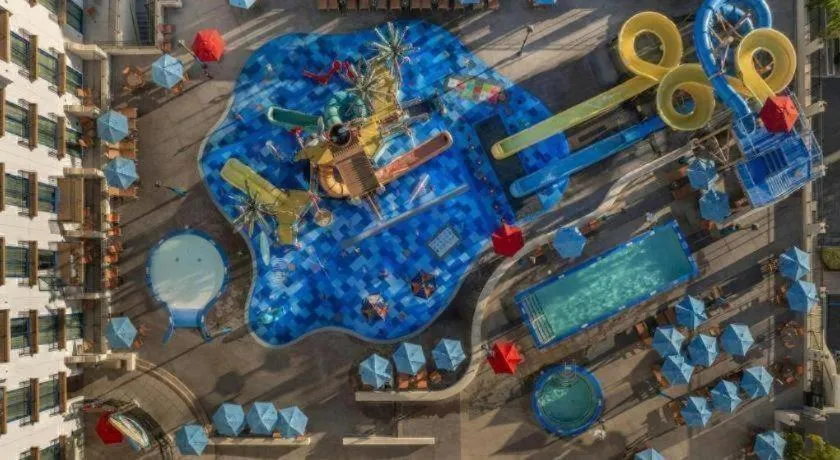 Courtyard by Marriott Anaheim Theme Park Entrance