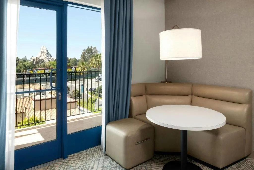 Courtyard by Marriott Anaheim Theme Park Entrance