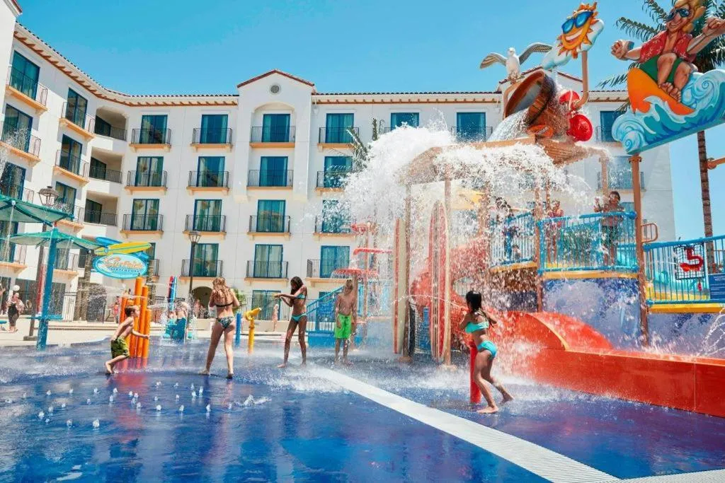 Courtyard by Marriott Anaheim Theme Park Entrance