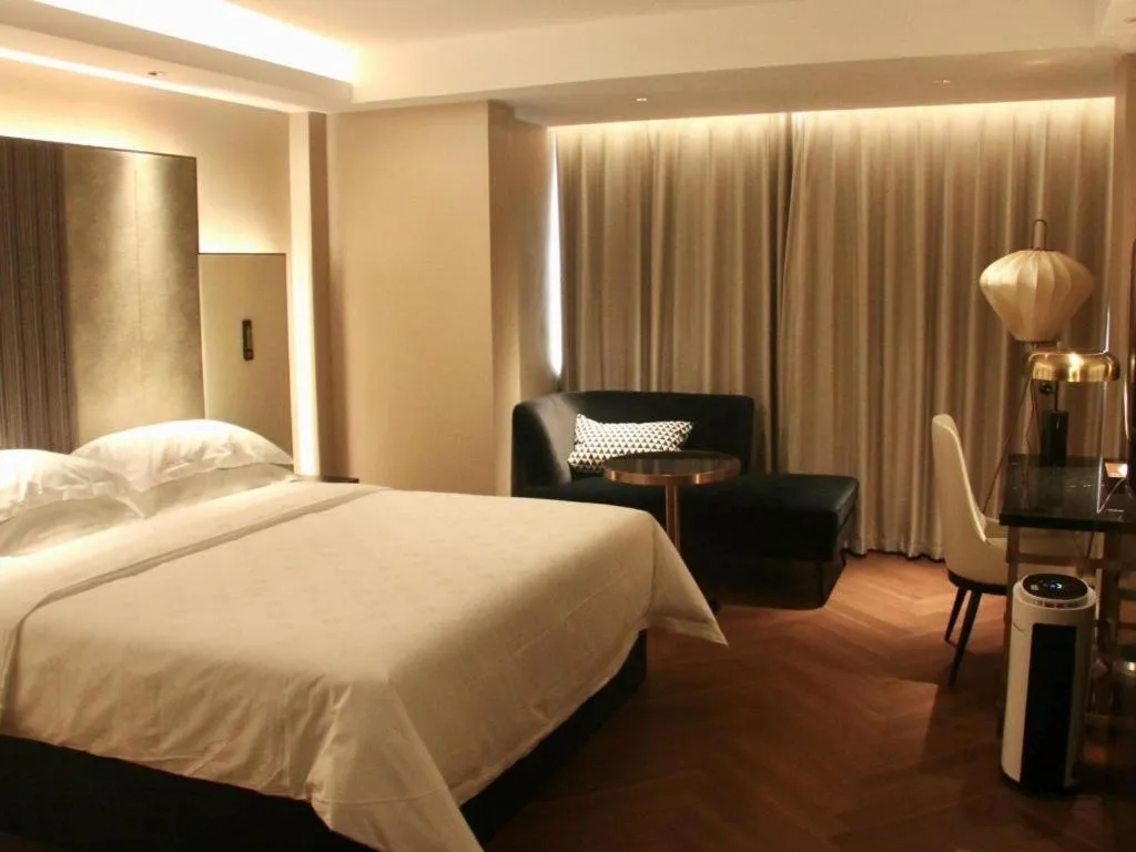 Bed in Jinjiang Metropolo Shanghai Minhang