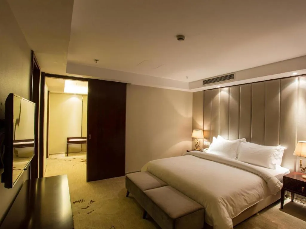 Bed in Jinjiang Metropolo Shanghai Minhang