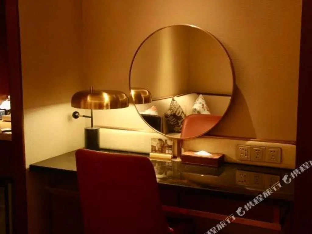 Bed in Jinjiang Metropolo Shanghai Minhang