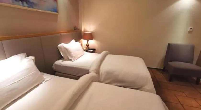 Bed in Jinjiang Metropolo Shanghai Minhang