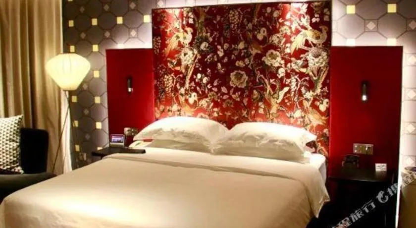 Bed in Jinjiang Metropolo Shanghai Minhang