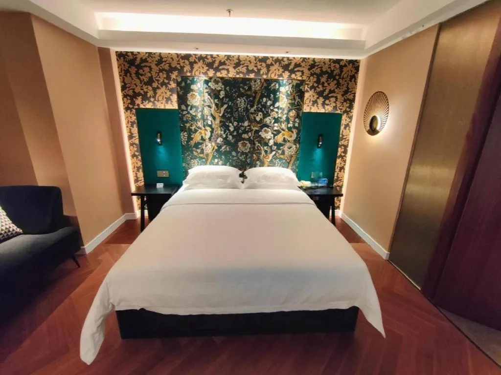 Bed in Jinjiang Metropolo Shanghai Minhang