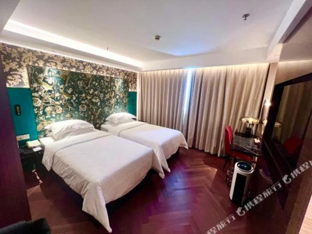 Bed in Jinjiang Metropolo Shanghai Minhang