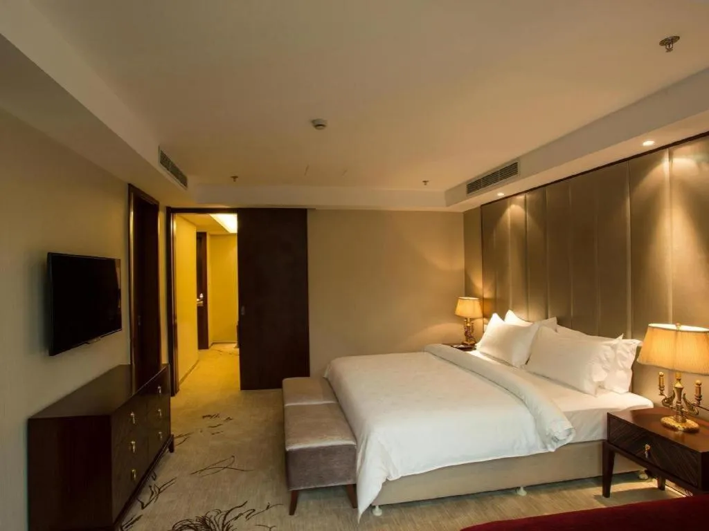 Bed in Jinjiang Metropolo Shanghai Minhang