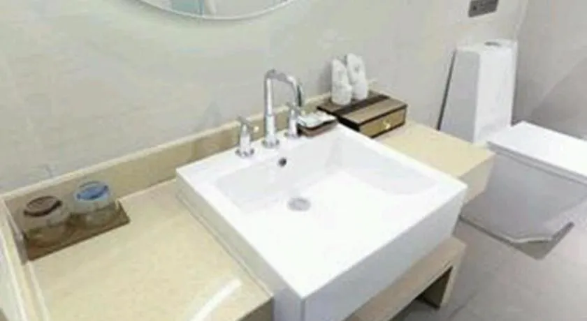 Lavande Hotel Chengde Mountain Resort Railway Station