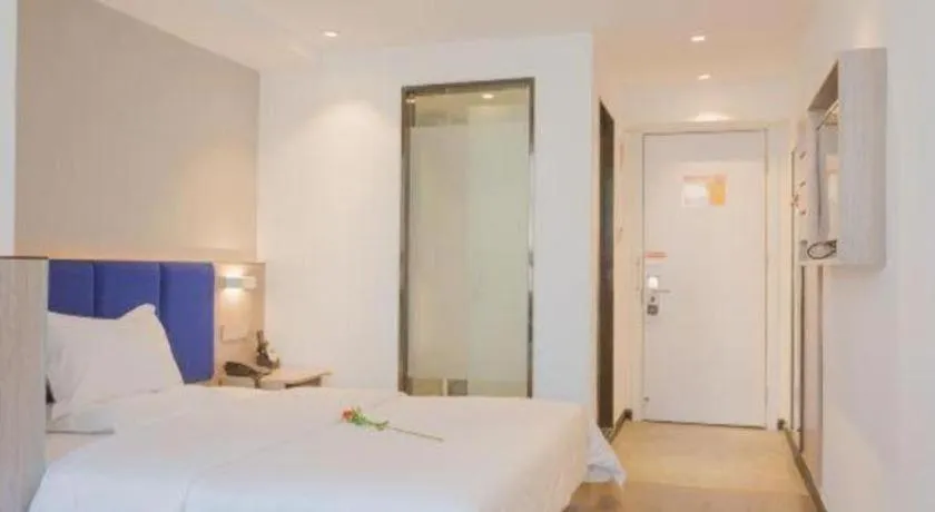 Bed in 7 Days Premium Qingdao Railway Station Zhanqiao Badaxia Plaza