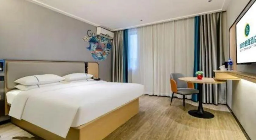 Bed in City Comfort Inn Wuzhou Municipal Square
