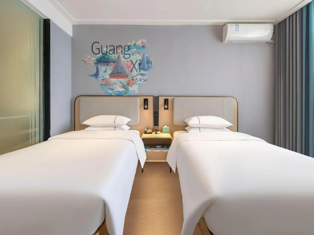 Bed in City Comfort Inn Wuzhou Municipal Square