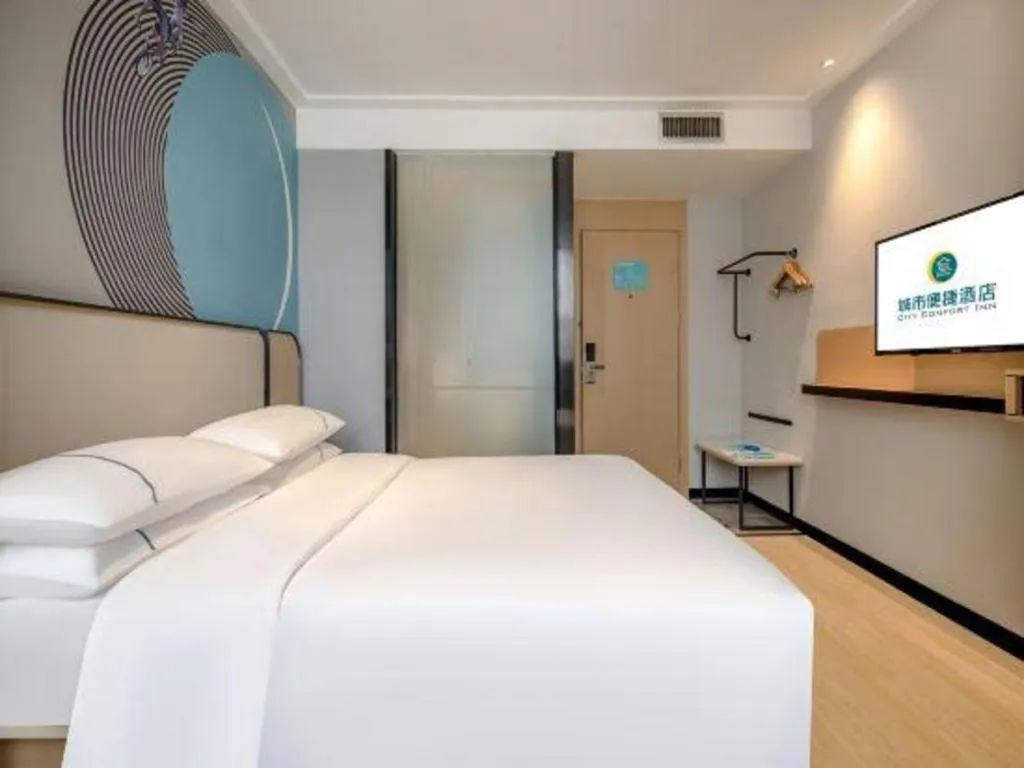 Bed in City Comfort Inn Wuzhou Municipal Square
