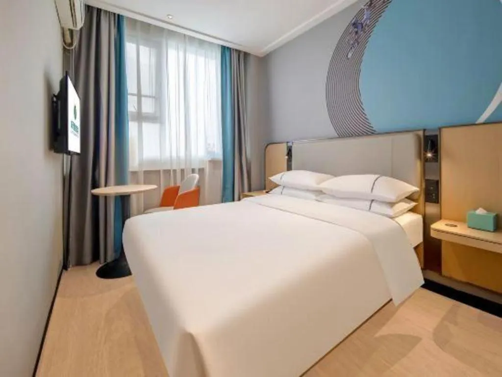 Bed in City Comfort Inn Wuzhou Municipal Square