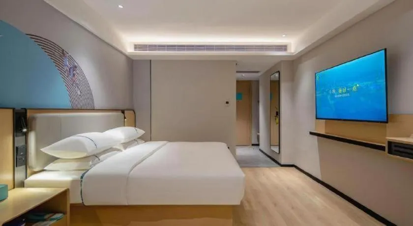 Bed in City Comfort Inn Wuzhou Municipal Square