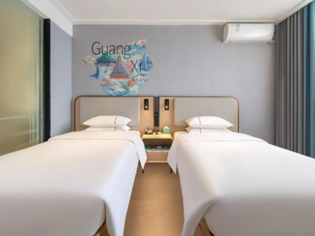 Bed in City Comfort Inn Wuzhou Municipal Square