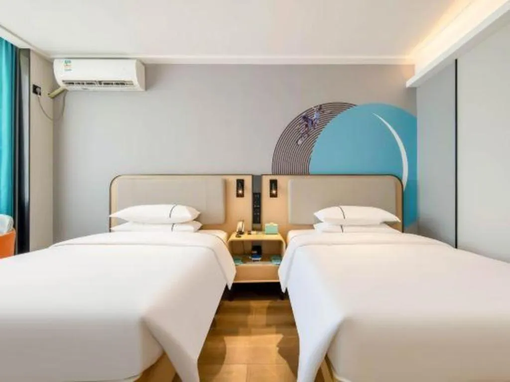 Bed in City Comfort Inn Wuzhou Municipal Square