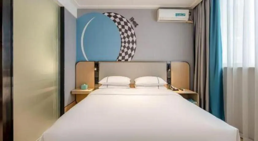 Bed in City Comfort Inn Wuzhou Municipal Square