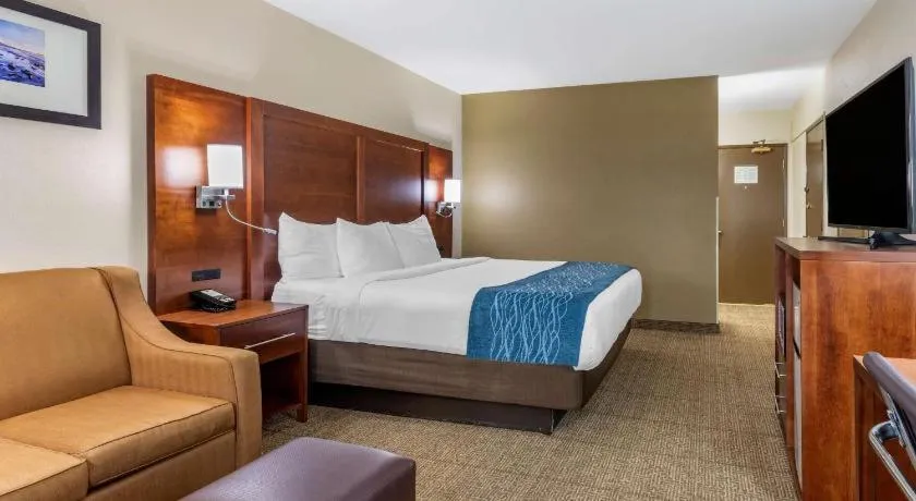 Bed in Comfort Inn Escondido San Diego North County