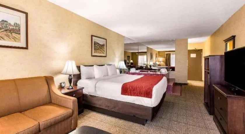 Bed in Comfort Inn Escondido San Diego North County