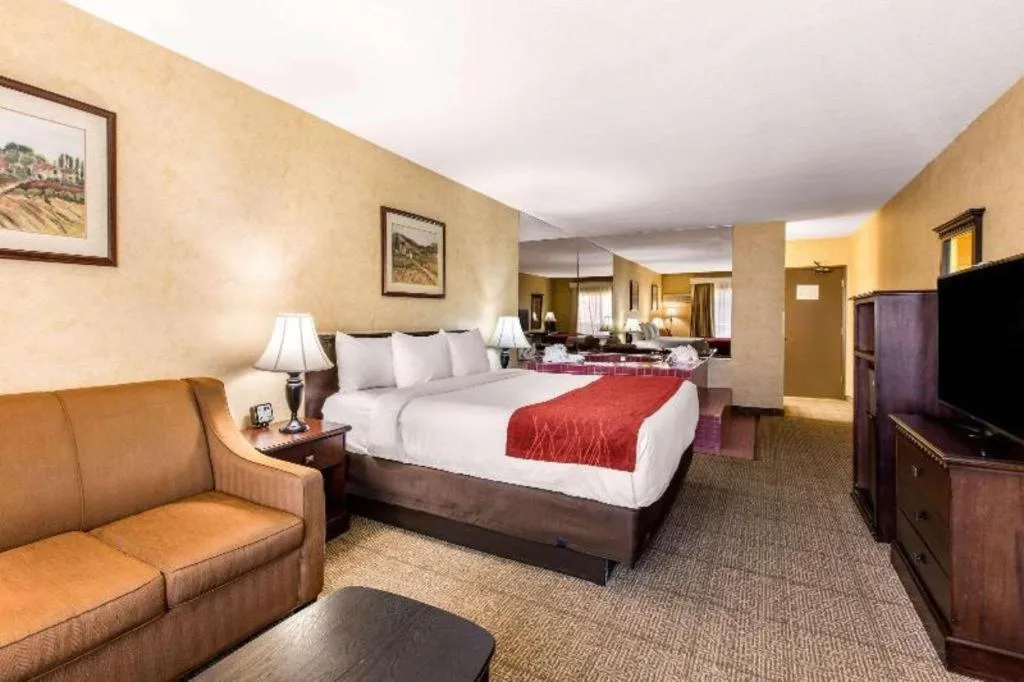 Bed in Comfort Inn Escondido San Diego North County