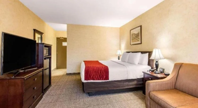 Bed in Comfort Inn Escondido San Diego North County