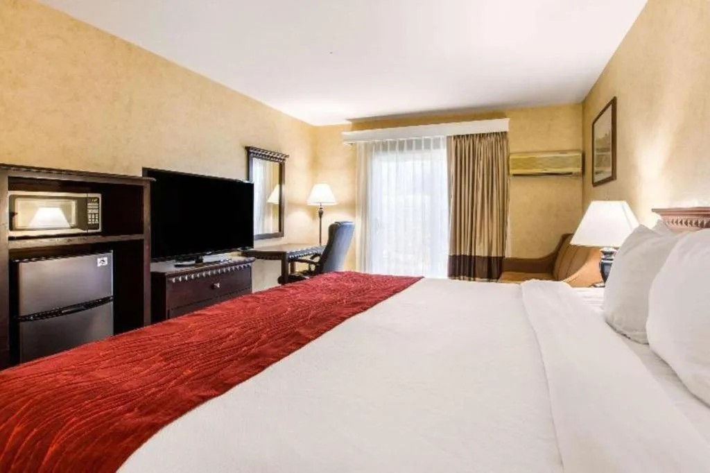 Bed in Comfort Inn Escondido San Diego North County