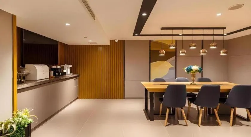 Home Inn Selected Guangzhou Zhujiang New Town Wuyangcun Metro Station