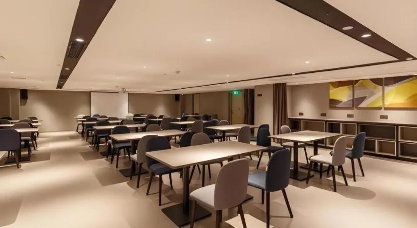 Home Inn Selected Guangzhou Zhujiang New Town Wuyangcun Metro Station