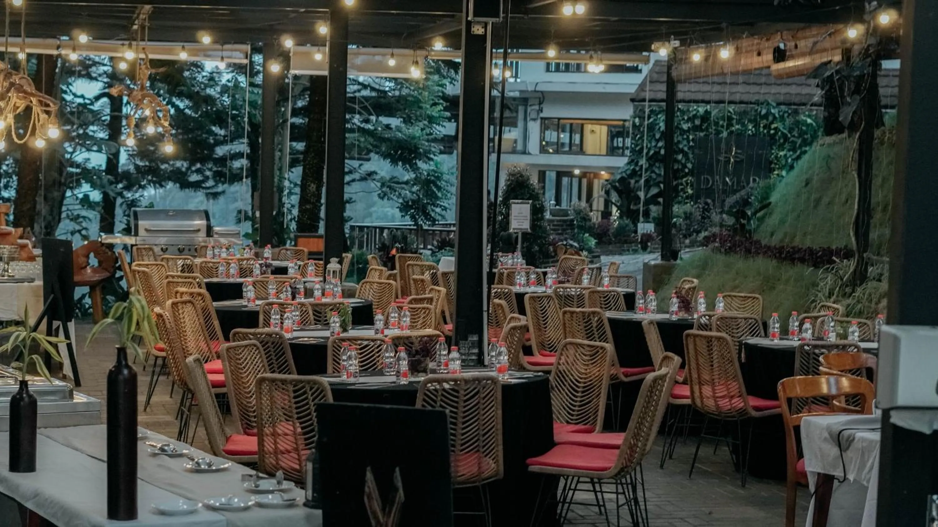 Restaurant/places to eat in Damar Langit Resort