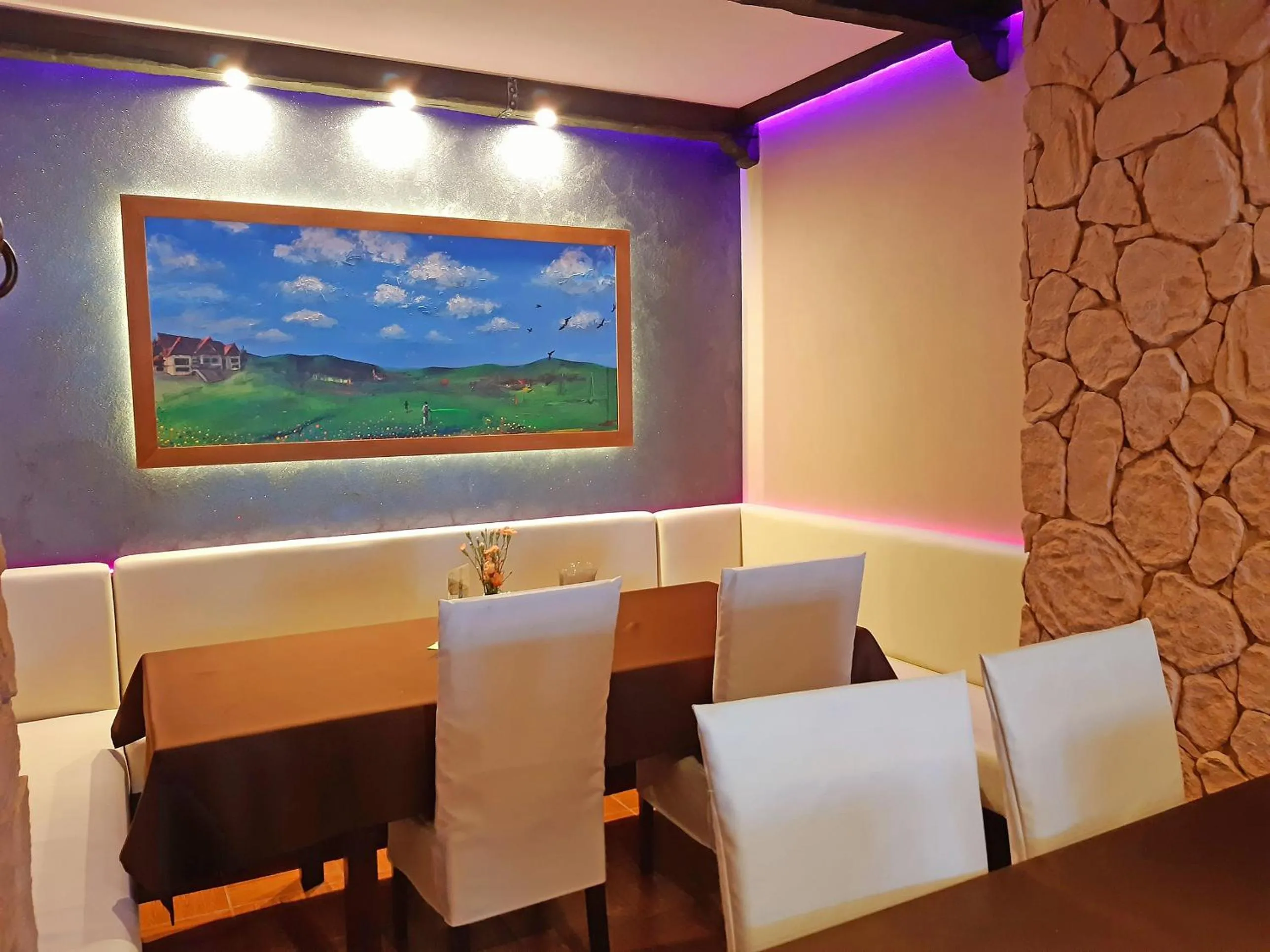 Restaurant/places to eat in Pensjonat Zielone Wzgórze w Bolesławowie