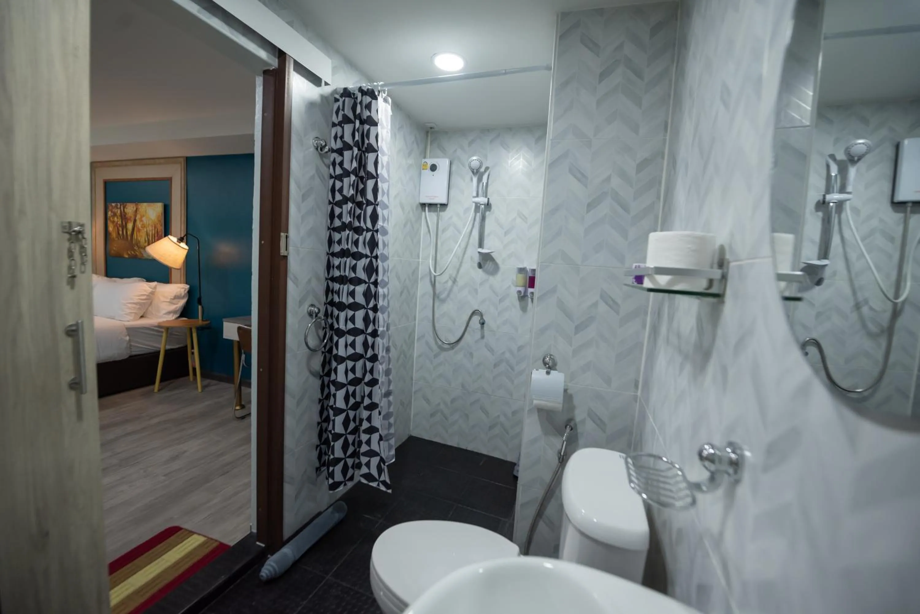 Shower in SkyLink Homes - Pattunaam - Airport Link & BTS Chidlom