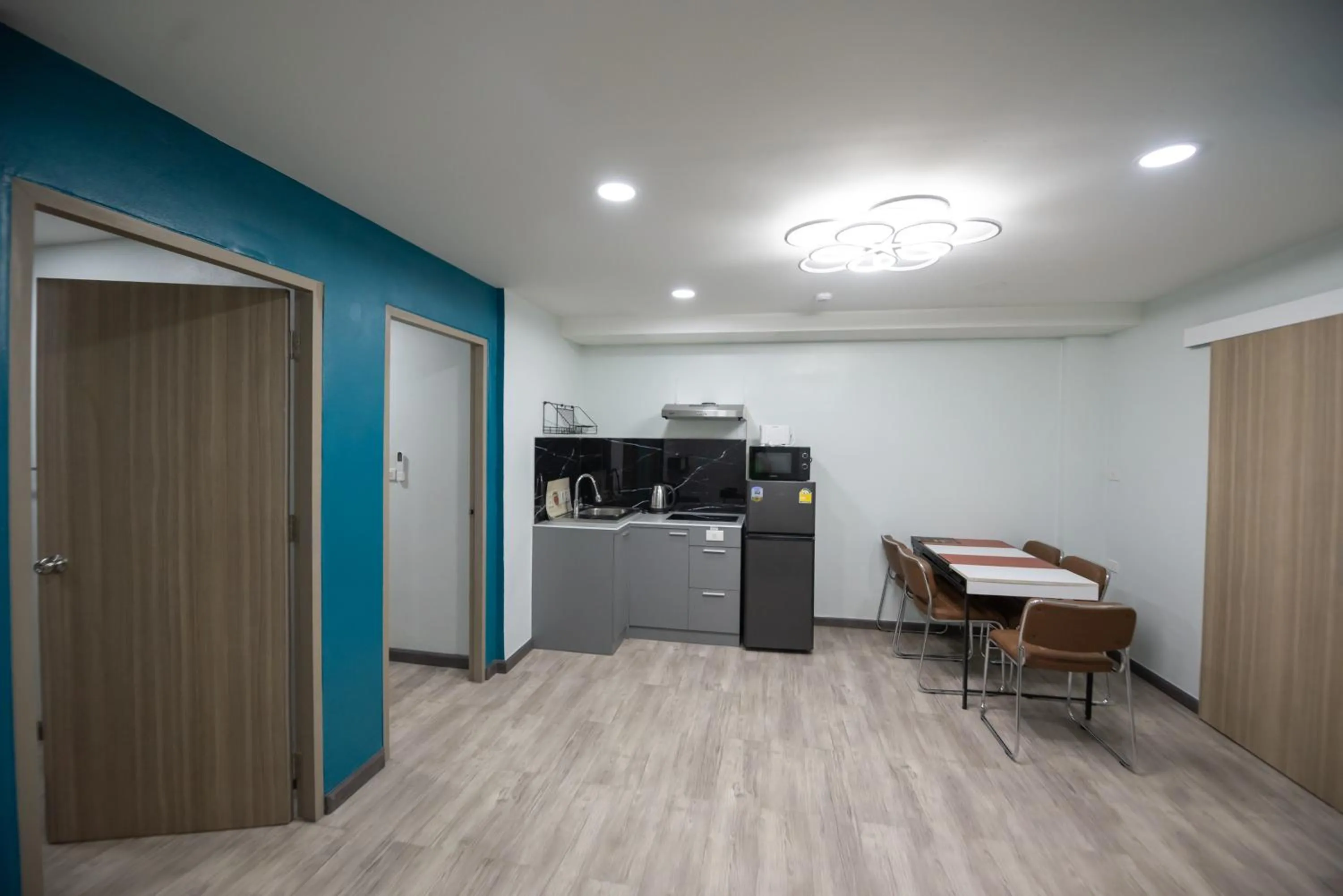 Kitchen or kitchenette in SkyLink Homes - Pattunaam - Airport Link & BTS Chidlom