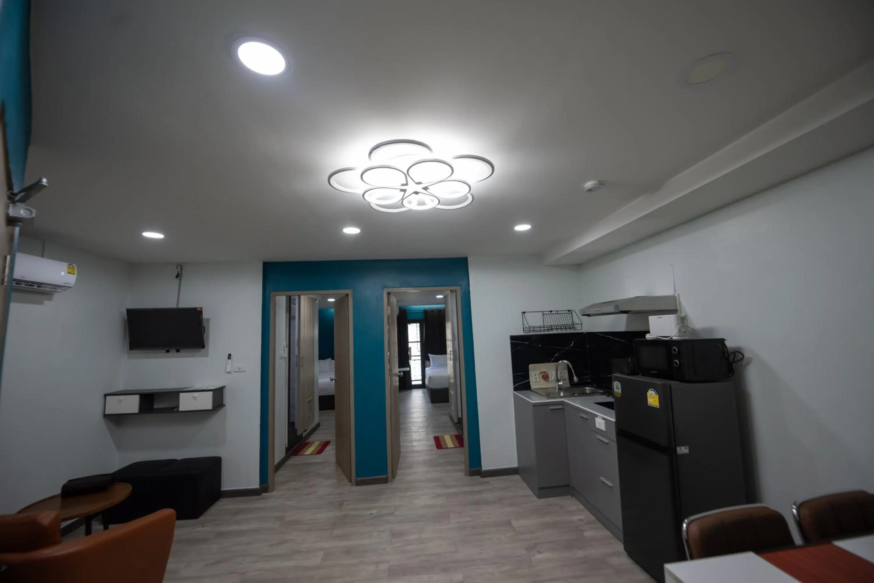Kitchen or kitchenette in SkyLink Homes - Pattunaam - Airport Link & BTS Chidlom