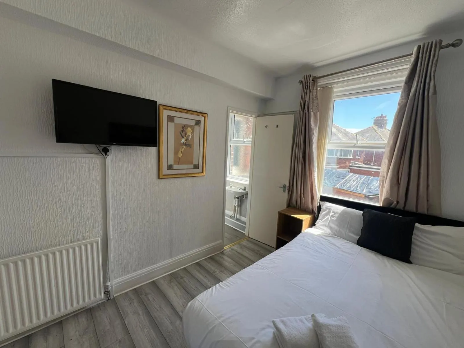 Bedroom, Bed in Henson hotel