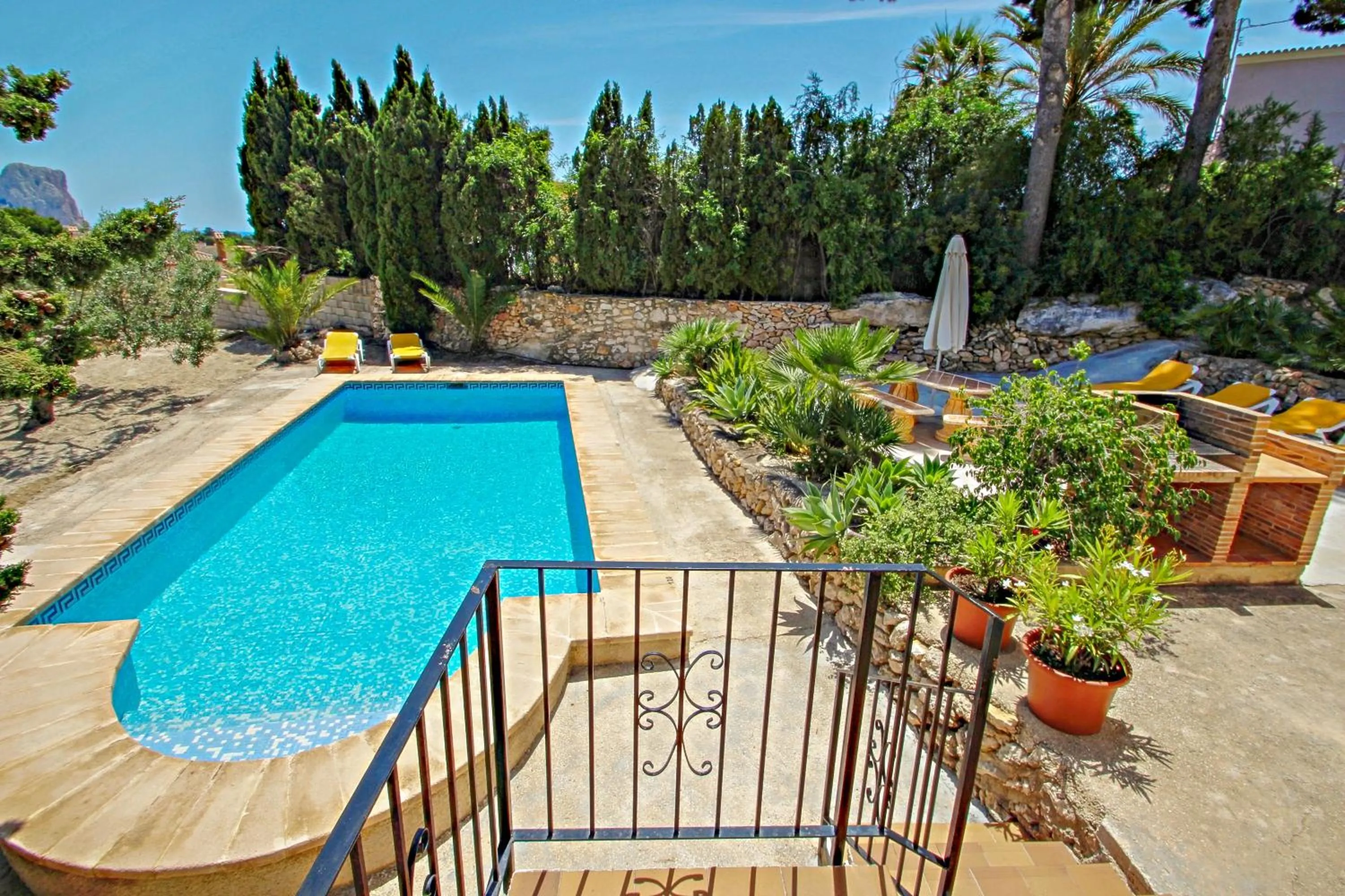 Laura-29A - pretty holiday property with garden and private pool in Calpe