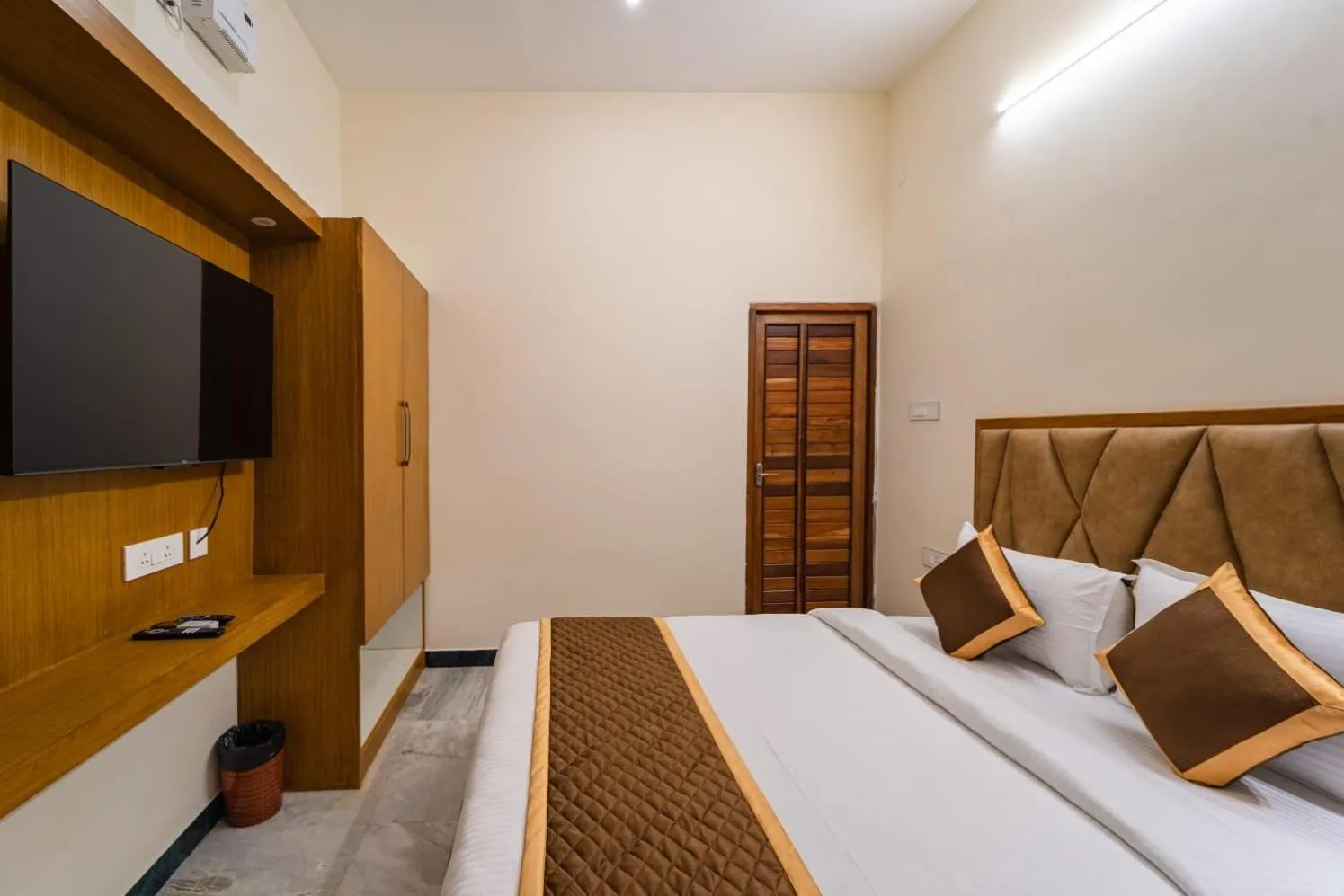 Bed in AR Phalazzo Resort and Banquets