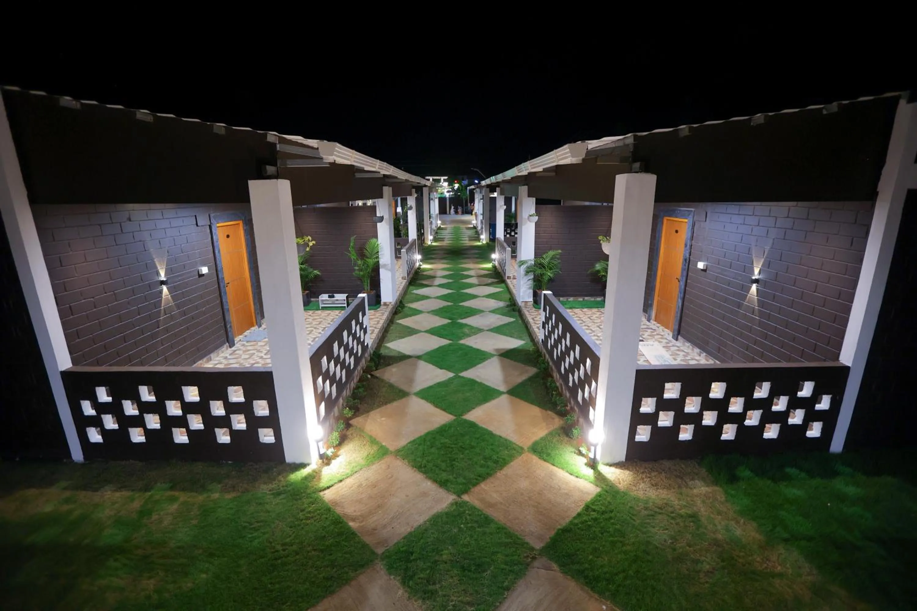 Property building in Boomerank Inn