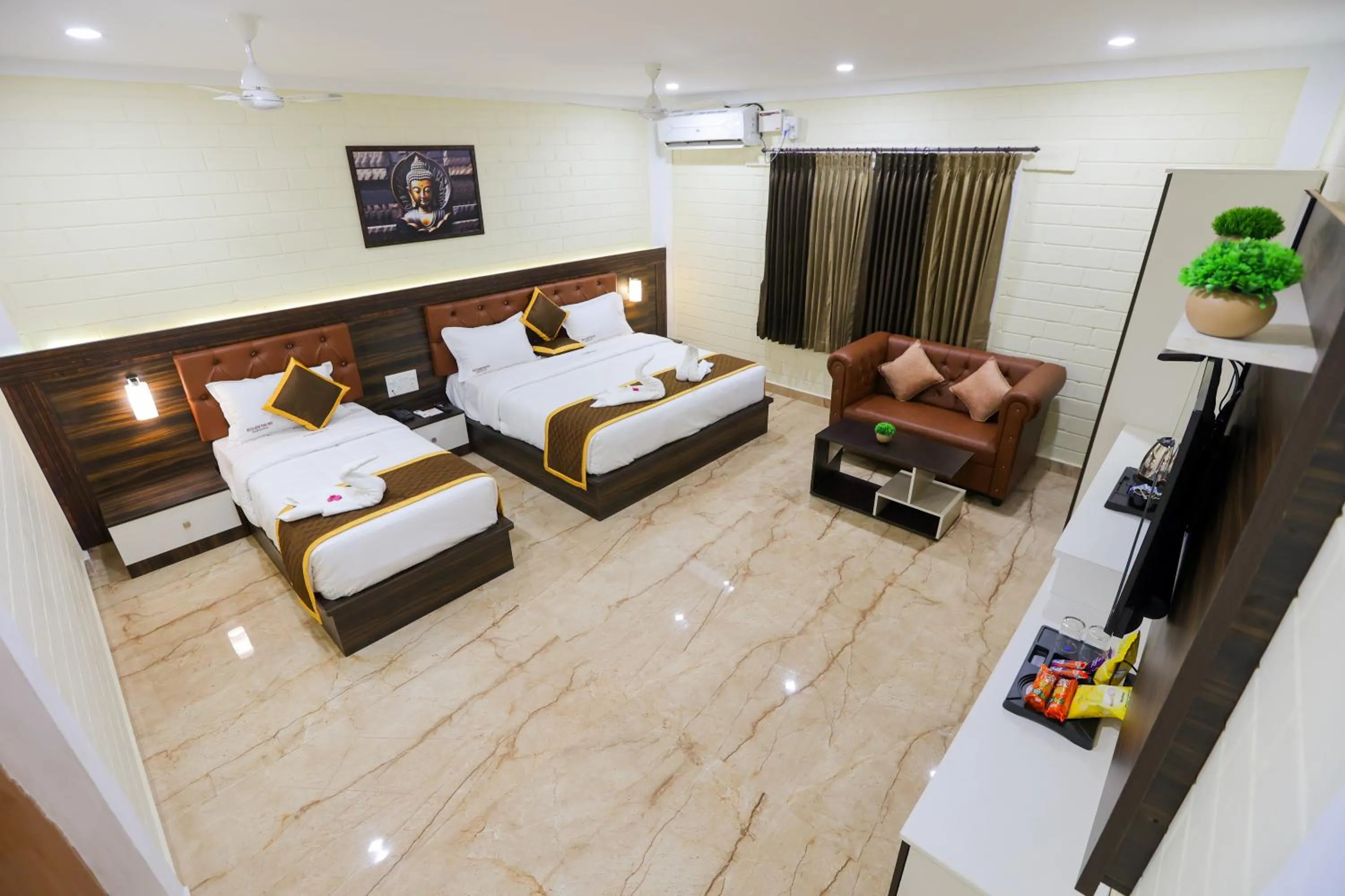 Property building, Bed in Boomerank Inn