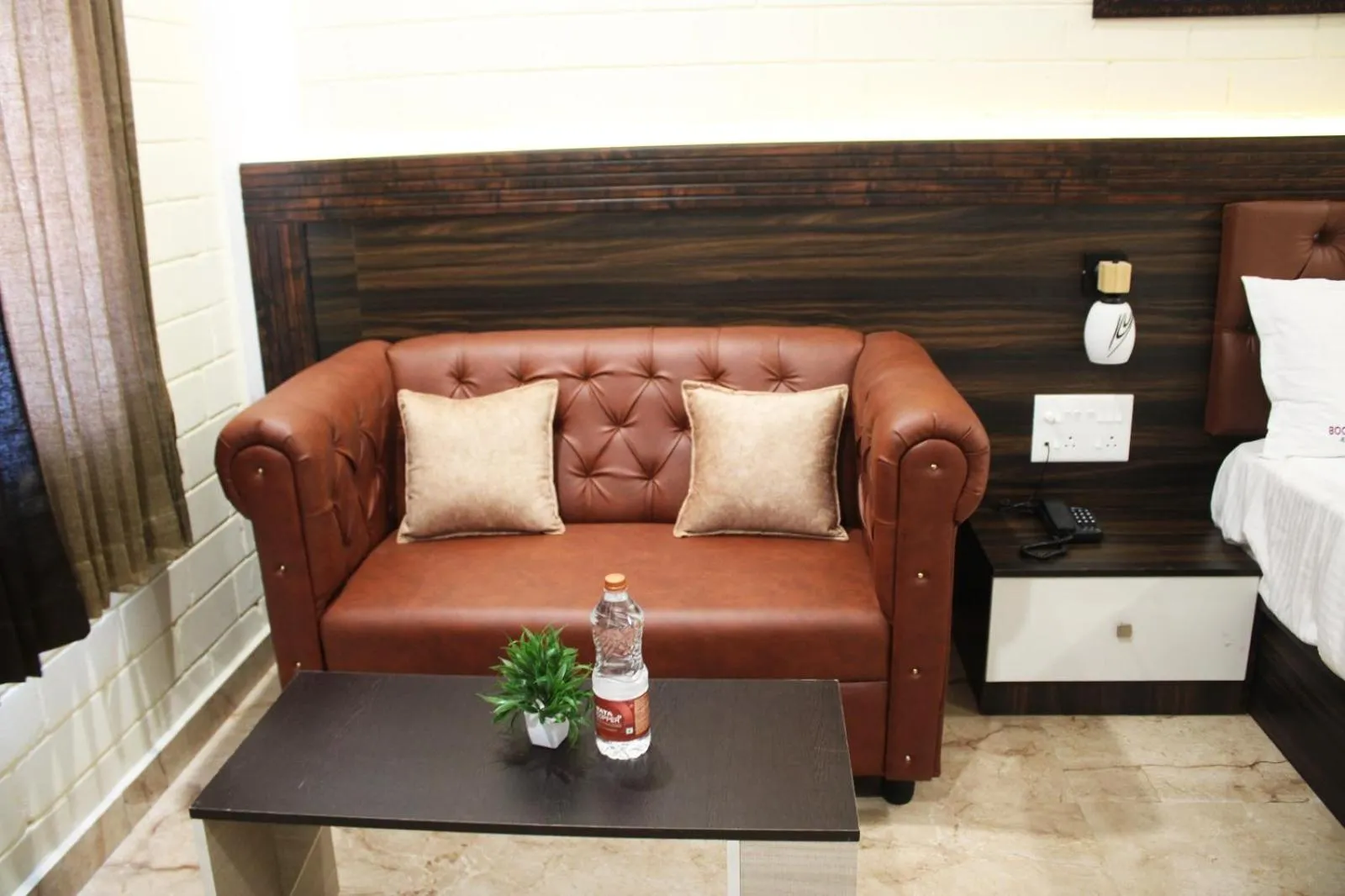 Seating area in Boomerank Inn