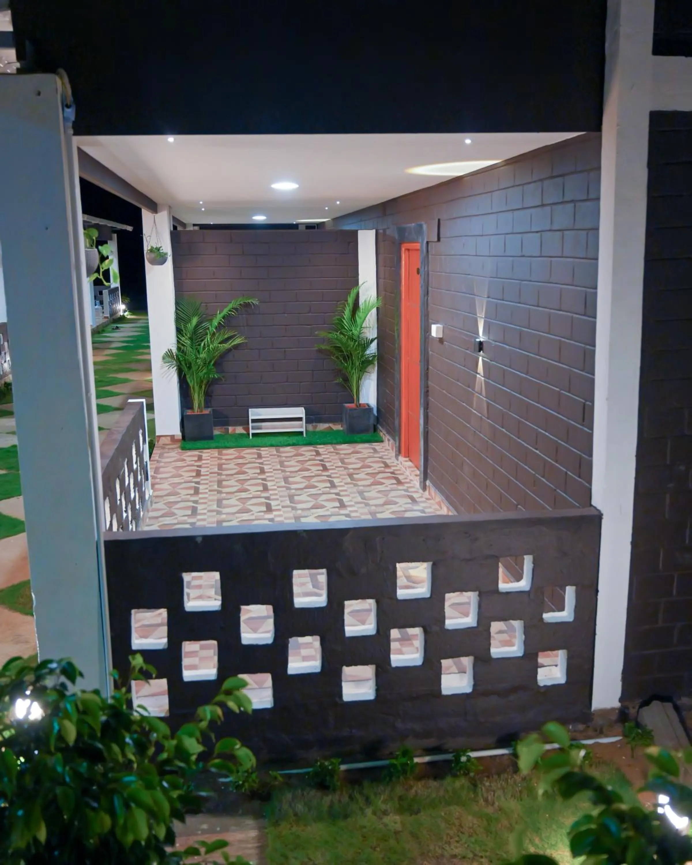 Property building in Boomerank Inn