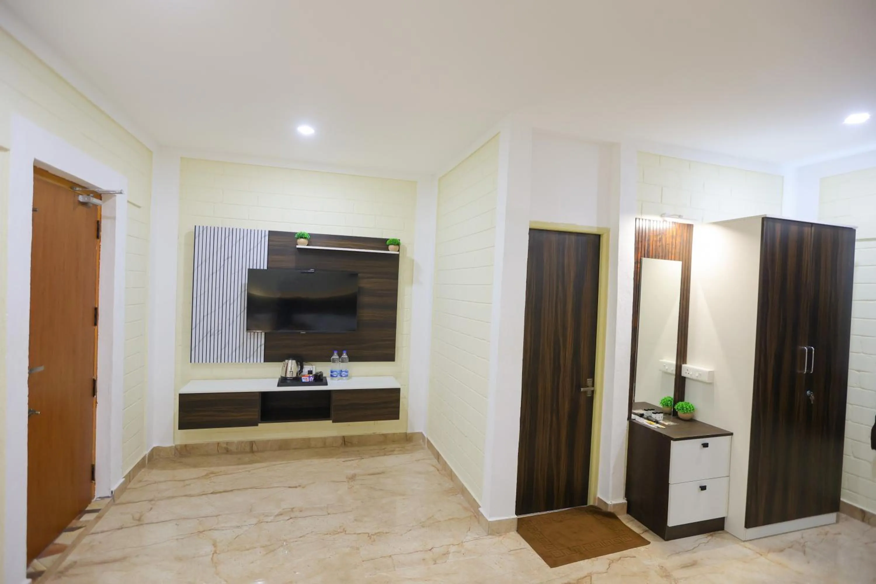 wardrobe in Boomerank Inn