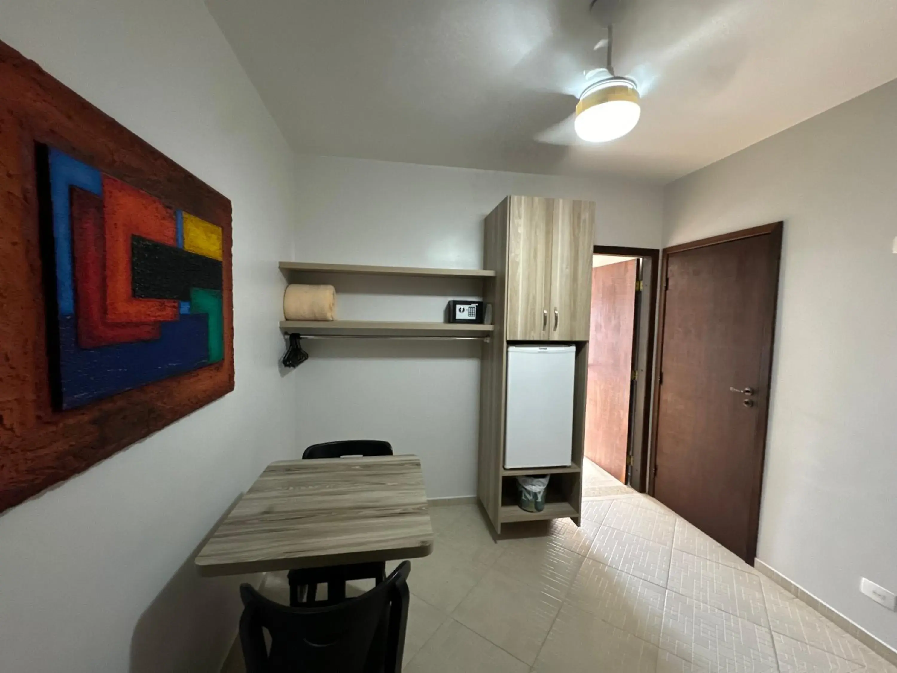 Large Double Room in Pousada Mares do Sul - 100 metros do Embarque Ilha do Mel Large Double Room in Pousada Mares do Sul - 100 metros do Embarque Ilha do Mel